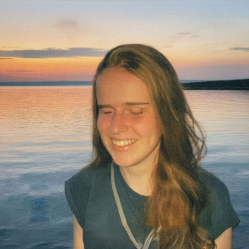 Porträt von Vreni: Frau mit langen blonden Haaren